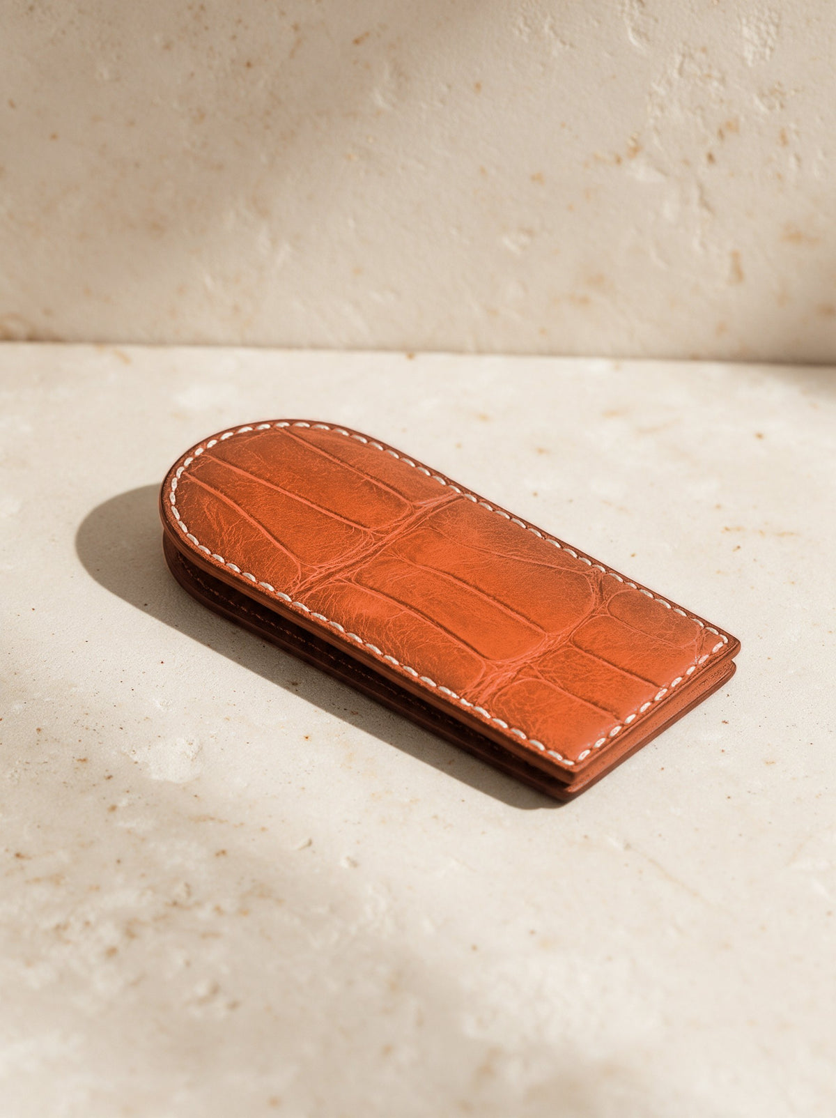 Caramel money clip in exotic-grain leather, in a warm stone setting